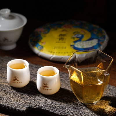 酣青（班章大樹茶）：酣春正濃，青過于藍(lán)